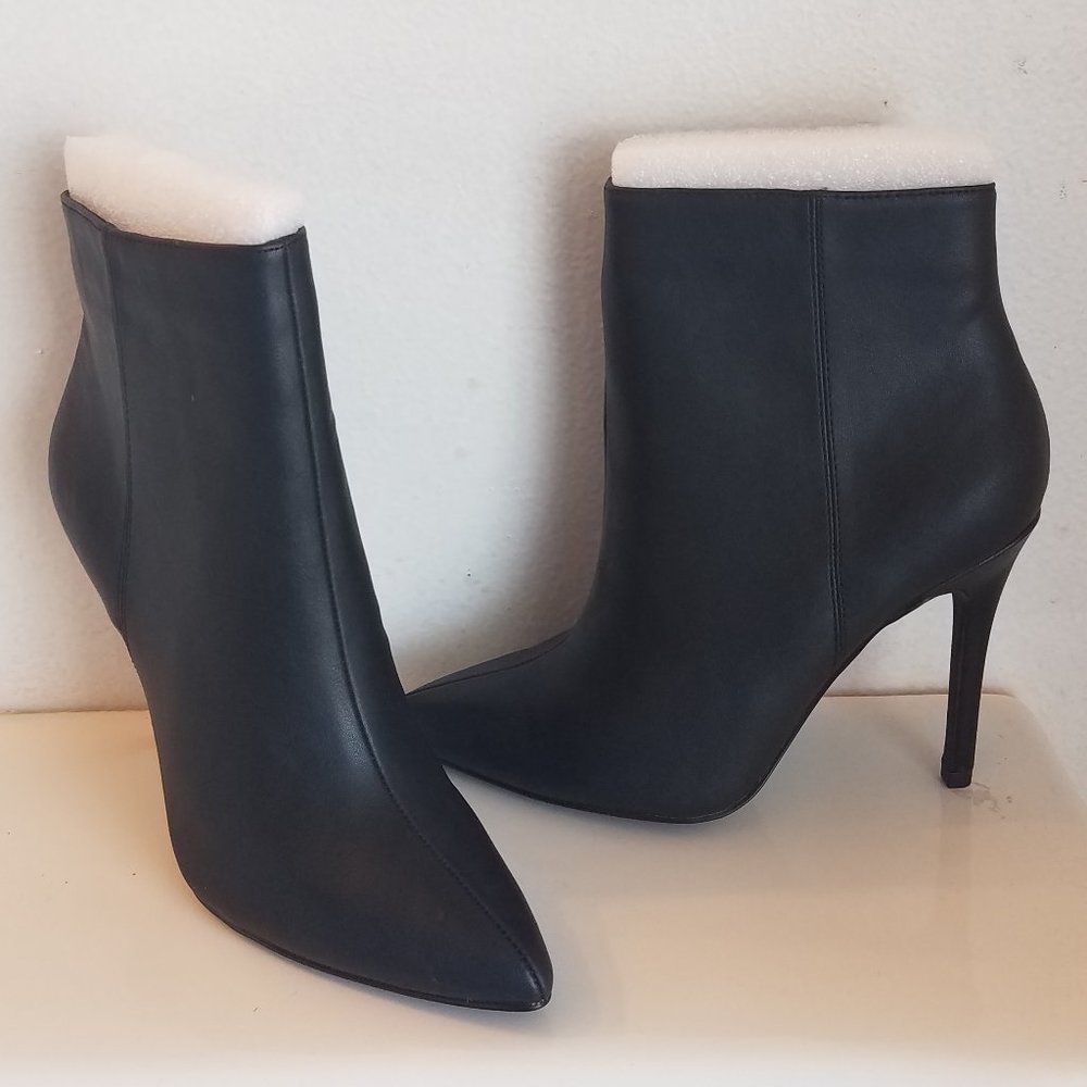 Charles by Charles David Delicious Bootie, Size 7
